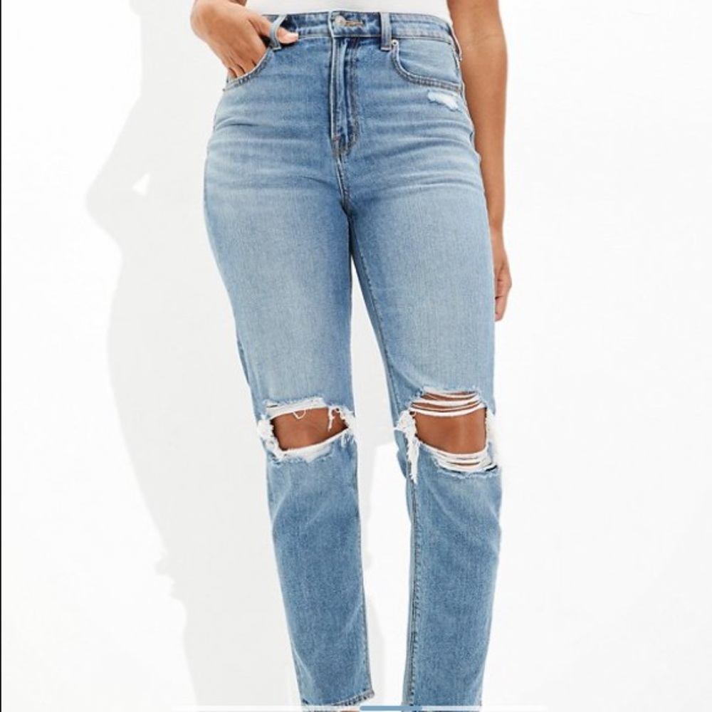 AMERICAN EAGLE MOM JEANS